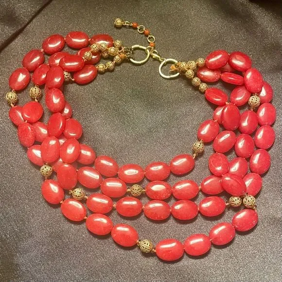 🏖️SOLD🏖️ Coral Five Strand Vintage Necklace with Gold Filagree Beads - Picture 3 of 9